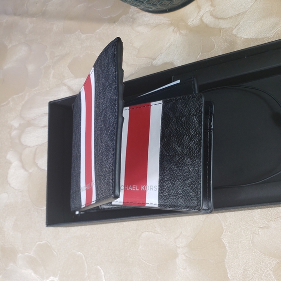 Michael kor men 3 in 1 wallet giffting box - Picture 8 of 10